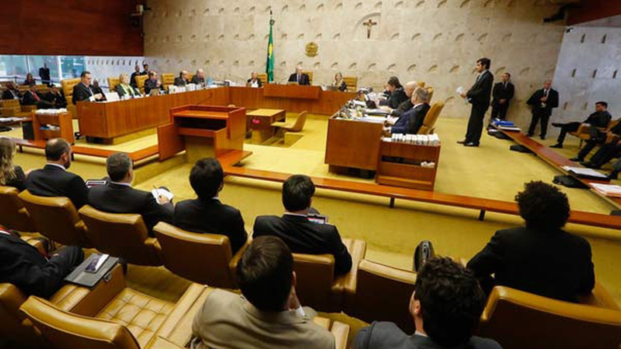 Ministros do STF: Silveira ainda inelegível e decreto presidencial é questionável