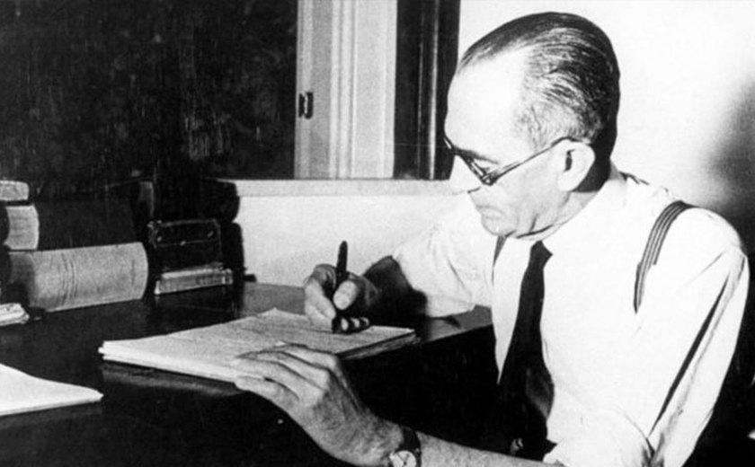 Governador dá nome de Rodovia Graciliano Ramos a AL-210