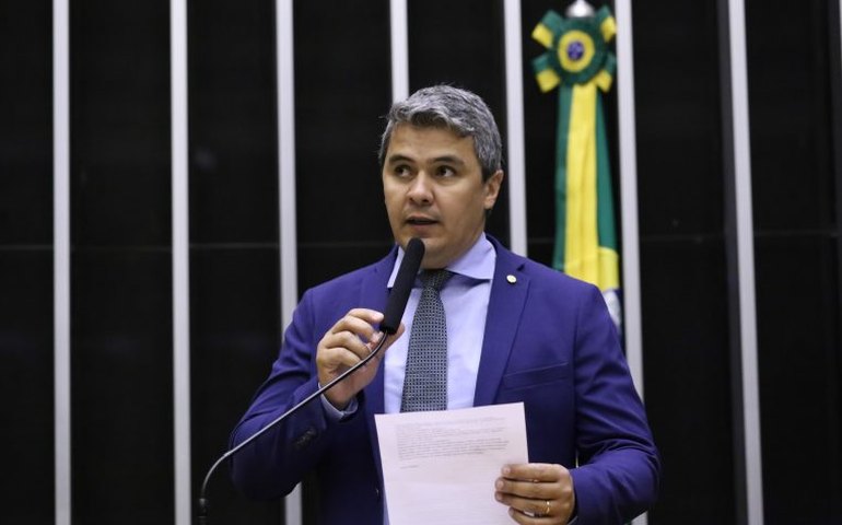 Comissão aprova obrigar serviço de transporte por aplicativo a promover conscientização sobre proteção a passageiras