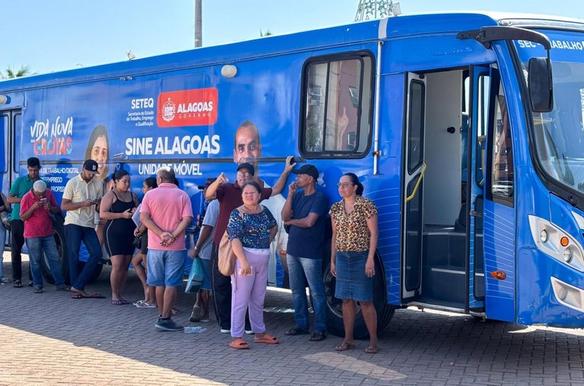 Programa social É a Minha Vez realiza ação para moradores do Jacintinho