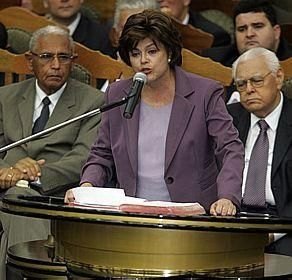Ministra Dilma Rousseff em culto assembleiano em SP