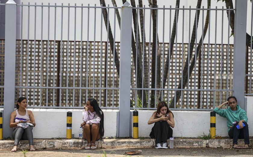 Enem 2024: portões fecham e inscritos começam a fazer a prova