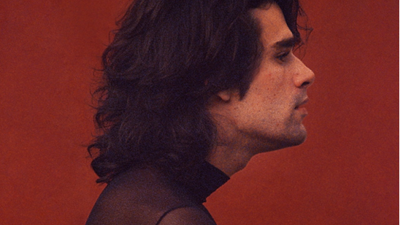 Após ganhar Latin GRAMMY, Zé Ibarra lança álbum solo