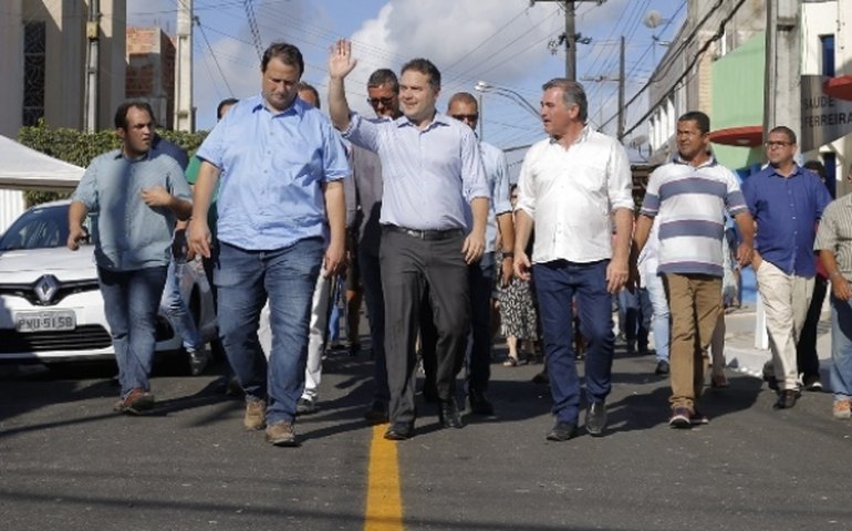 Governador inaugura 4 km de vias urbanas em Satuba por meio do Pró-Estrada