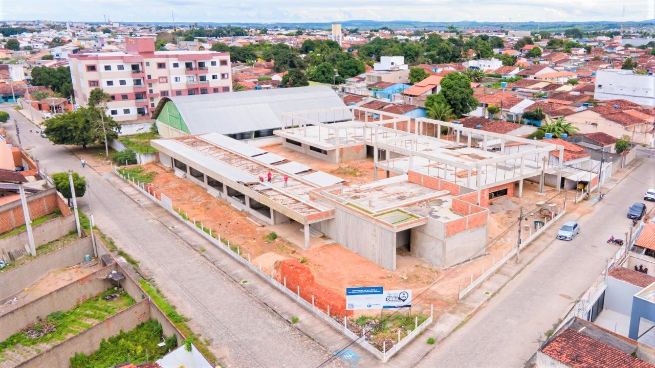 Prefeito Luciano agradece apoio do deputado Daniel Barbosa para acelerar obra de escola-modelo em Arapiraca
