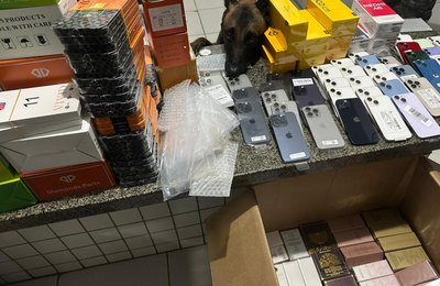 PM apreende mais de 3 mil pedras de crack, 59 celulares e 176 perfumes sem procedência no interior