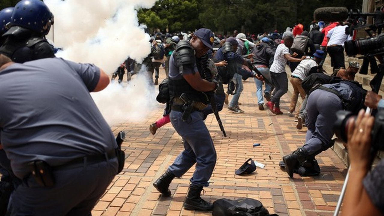 Estudantes entram em confronto com polícia na África do Sul