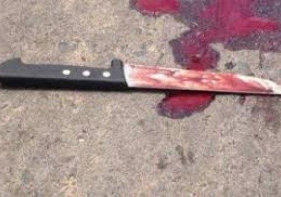 Mulher é esfaqueada durante assalto em Maceió