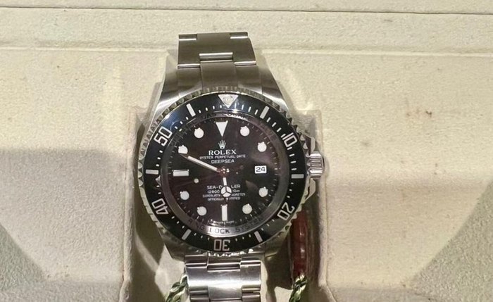 Relógio da marca Rolex avaliado em R$ 120 mil, furtado de uma residência em Maceió