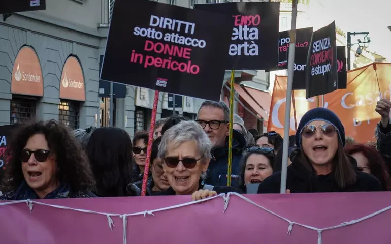 Mulheres vão às ruas na Itália contra violência de gênero: 'Nossas vidas importam'