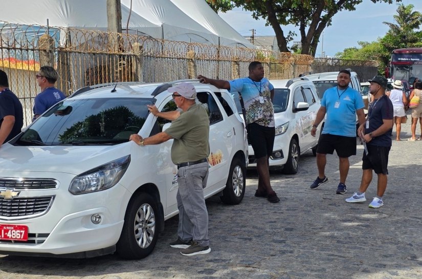 Chegada de cruzeiros impulsiona renda de taxistas em Maceió