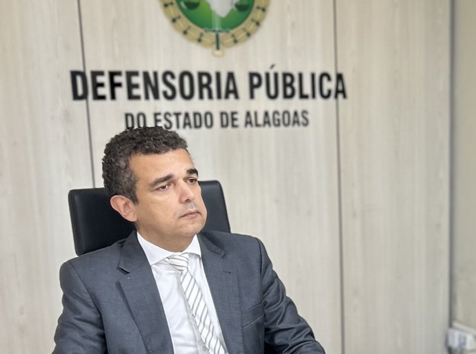 Defensor Público processa advogada por crime de calúnia em rede social
