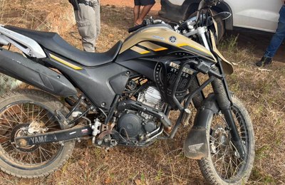 PM recupera moto roubada e apreende drogas em Arapiraca
