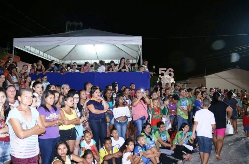 Desfile cívico marca festa dos 56 anos de emancipação de Campo Alegre