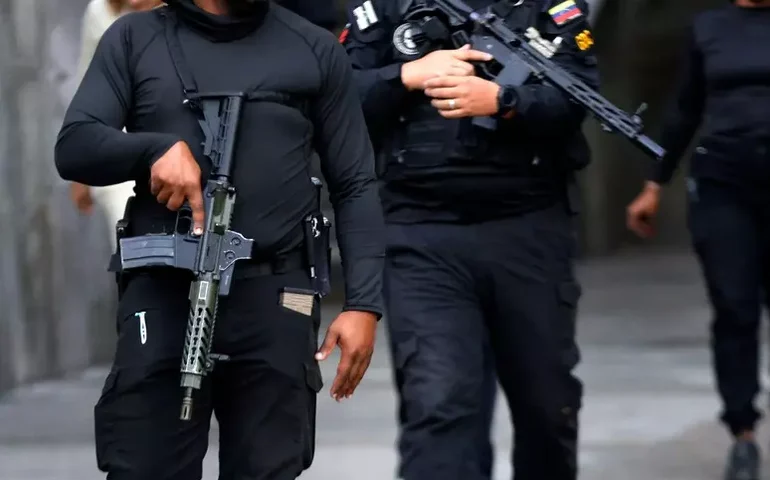 Drones sobrevoam palácio presidencial na Venezuela e são derrubados a tiros