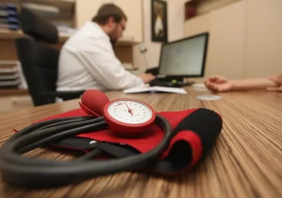 Crise nos planos de saúde irá se estender por 2023 e preços vão subir