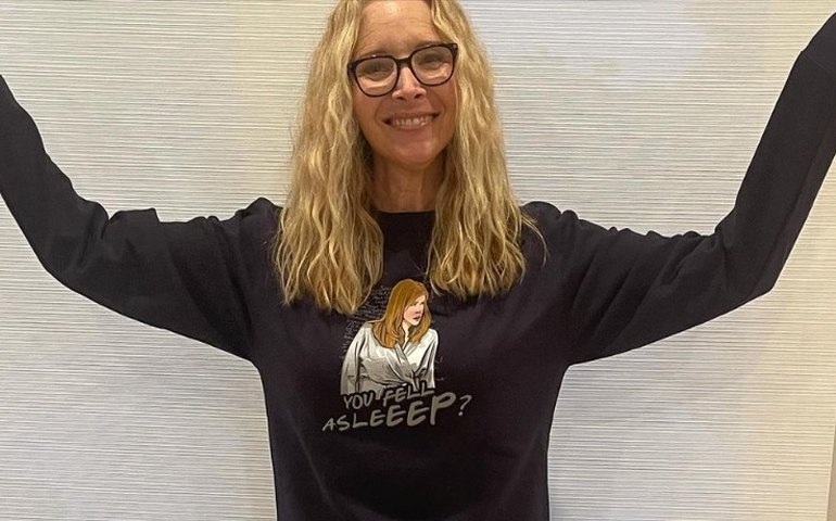 Lisa Kudrow, a Phoebe de 'Friends', se irritava com risadas exageradas: 'Não era honesto'