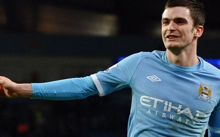 Ex-jogador da Premier League é sentenciado a 16 anos de prisão por estuprar duas mulheres; entenda o caso