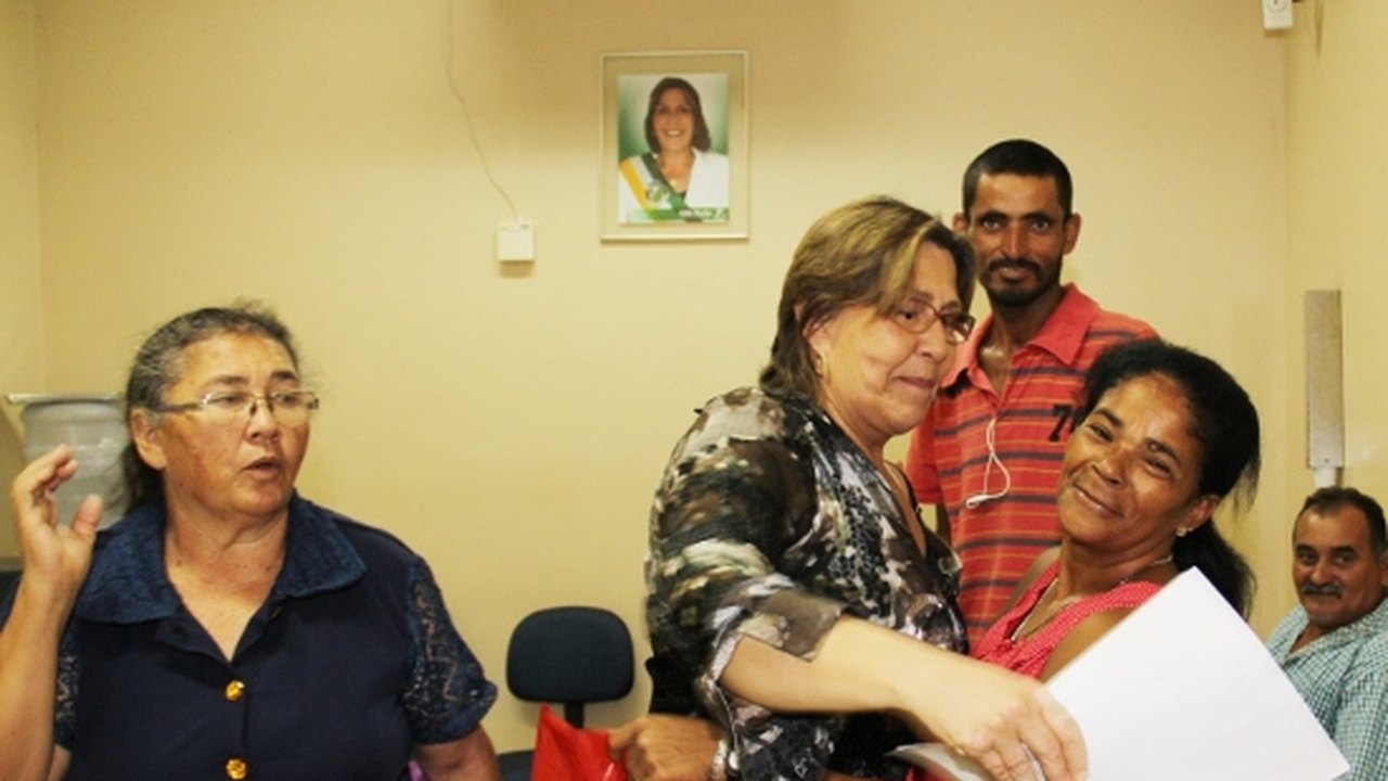 Arapiraca: Prefeita Célia Rocha recebe carinho das pessoas no Centro Administrativo