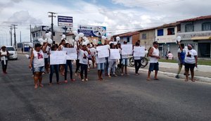 familiares fazem manifestação