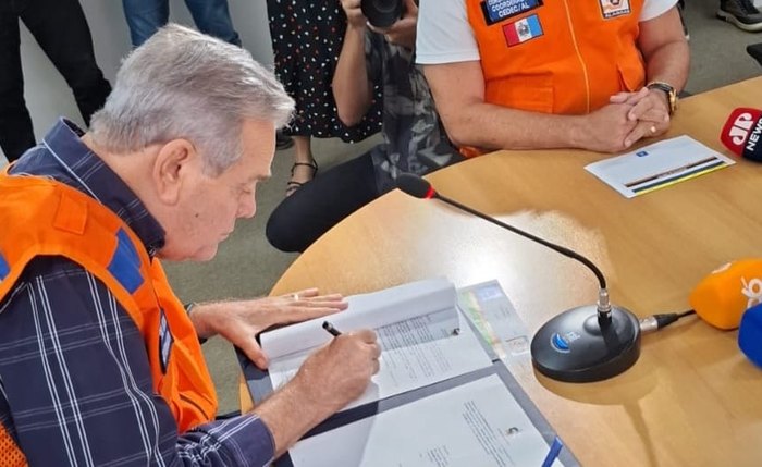 Ronaldo Lessa assina os decretos de situação de emergência para municípios afetados pelas chuvas Ronaldo Lessa assina os decretos de situação de emergência para municípios afetados pelas chuvas