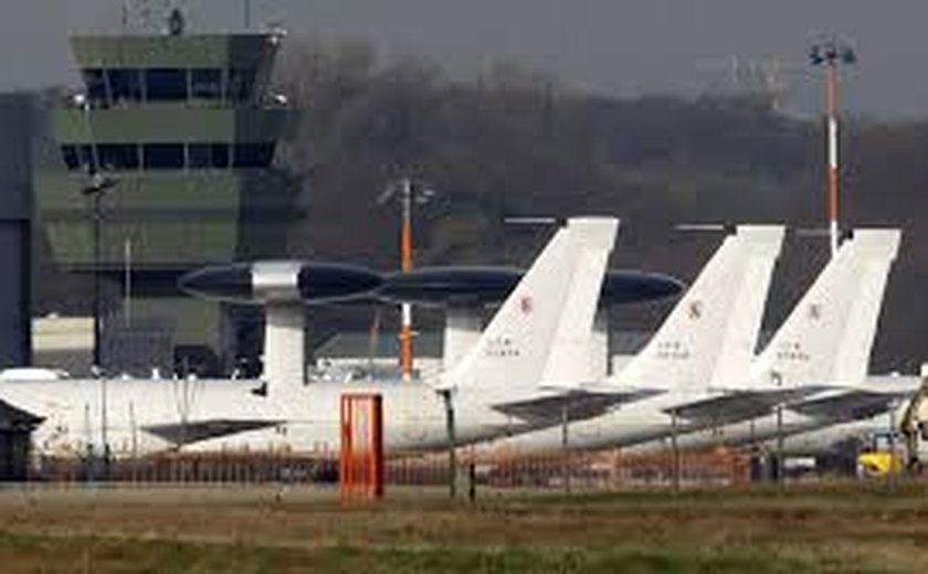 Base aérea da Otan reforça segurança devido a 'ameaça potencial'