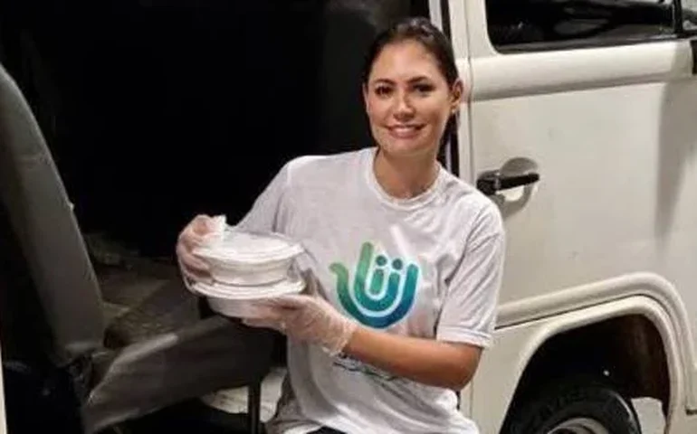 ‘Quentinhas da Dona Michelle’: ex-primeira-dama prepara refeições entregues a Bolsonaro na PF