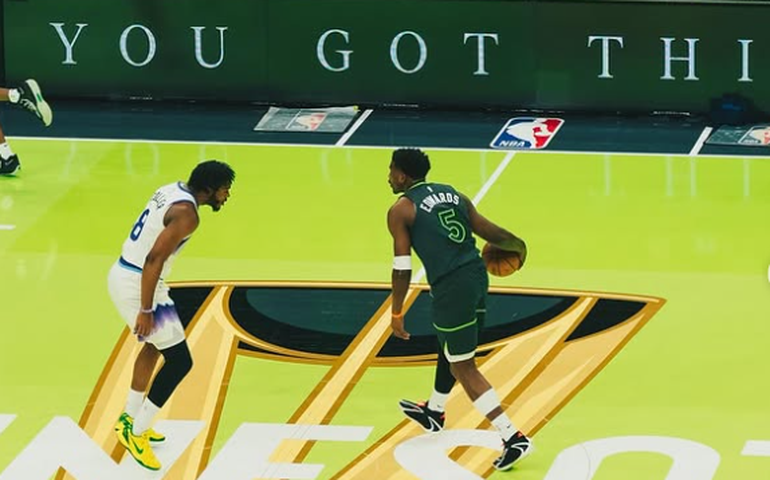 Quadra fluorescente do Timberwolves chama atenção e vira meme nas redes sociais