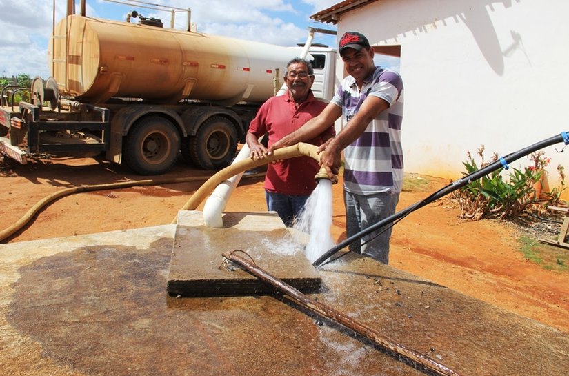 Agricultura leva água a comunidades rurais para minimizar problemas da seca