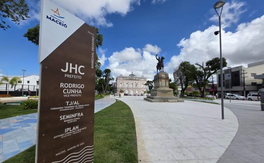 Praça Marechal Deodoro atrai visitantes que destacam melhorias