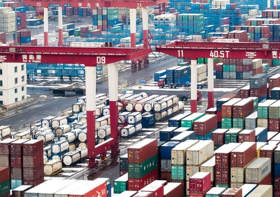 Exportações da China crescem mais e importações caem menos que o previsto em abril