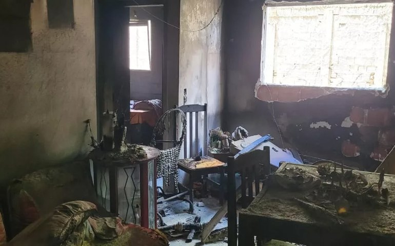 Corpo de Bombeiros garante que incêndio no Benedito Bentes começou na sala de apartamento