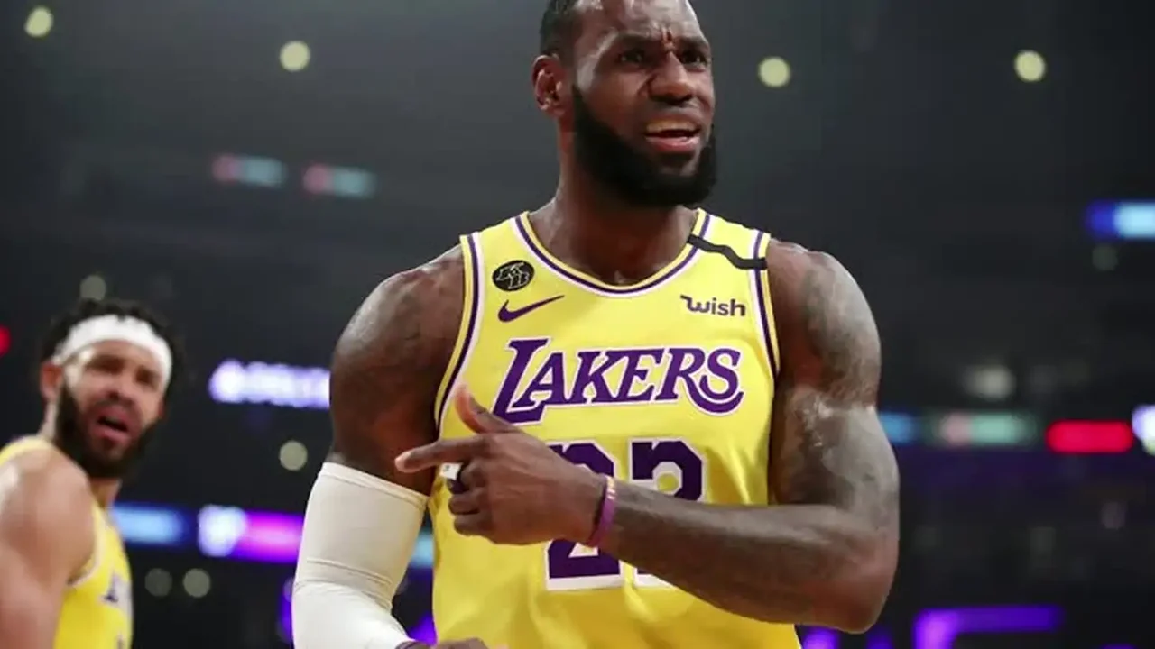 LeBron atinge marca inédita de 39 mil pontos e Lakers vencem Jazz na Copa da NBA