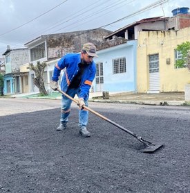 Operação Tapa-buraco recupera vias na Santa Lúcia e Jacintinho