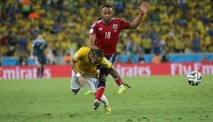 Joelhada lesionou a vértebra de Neymar/ Agência Estado