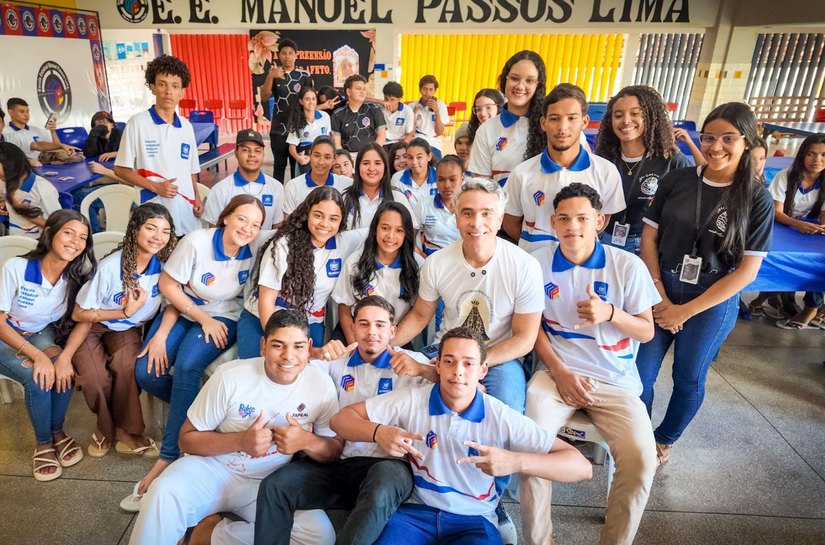 Rafael Brito comemora liderança de Alagoas em matrículas no 3º ano no Nordeste, consolidando avanço do Cartão Escola 10