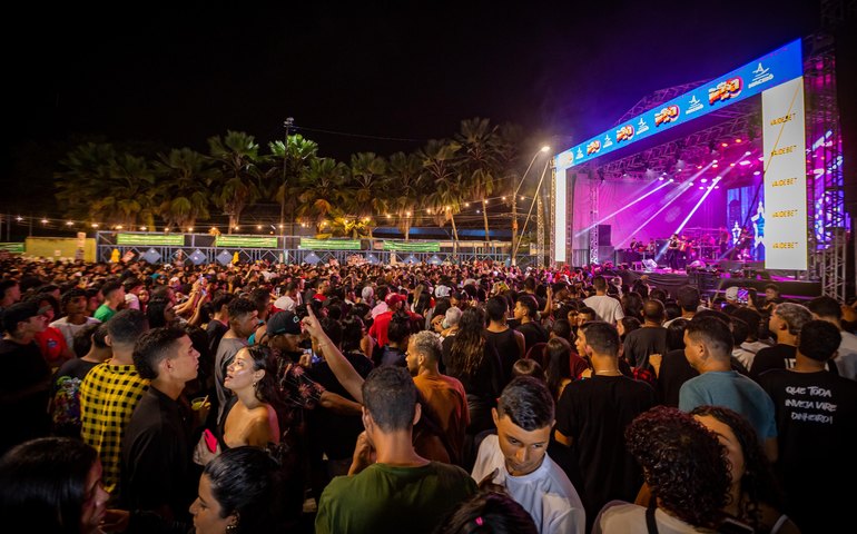 JHC abre São João do polo Benedito Bentes e diz que festa impulsiona comércio