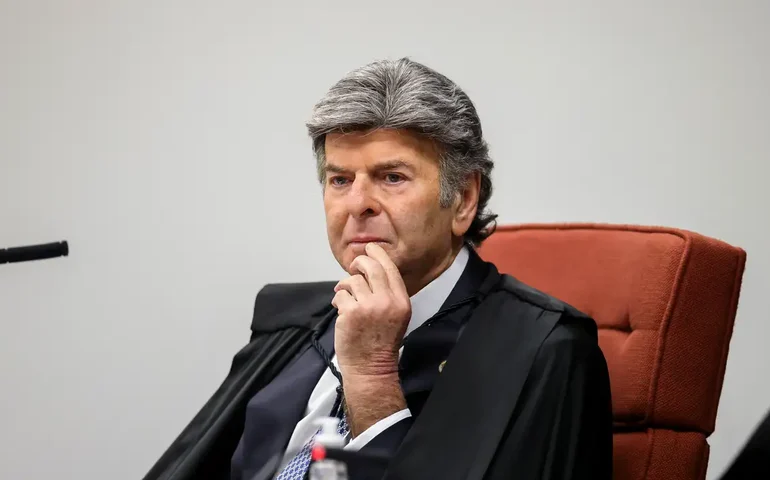 Fux vota contra medidas cautelares impostas a Bolsonaro