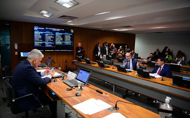 Comissão analisa ensino de direitos humanos a agentes de segurança