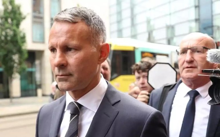 Ryan Giggs é acusado de ter expulsado ex-namorada nua de quarto, diz jornal