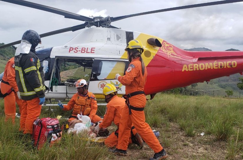 Departamento Estadual de Aviação é acionado para resgatar vítimas de acidente na BR 101, em Joaquim Gomes