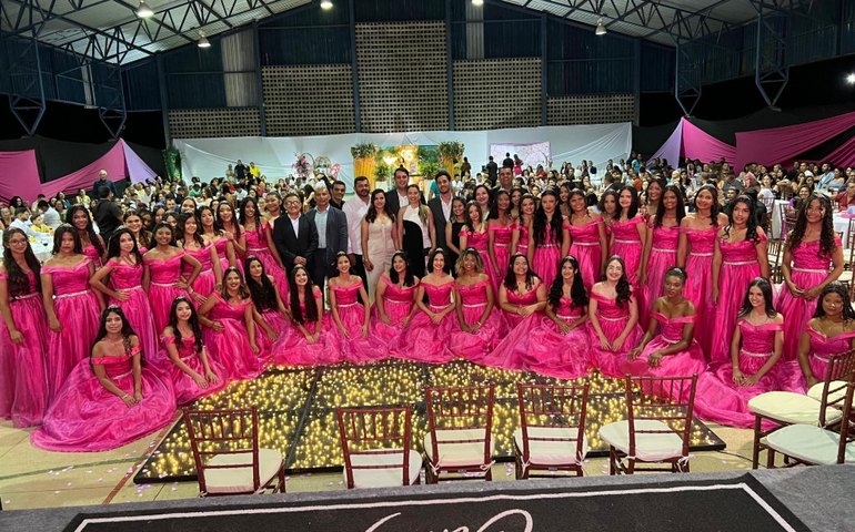 Sonho de Menina: Prefeitura de Santana do Mundaú promove festa para 45 debutantes