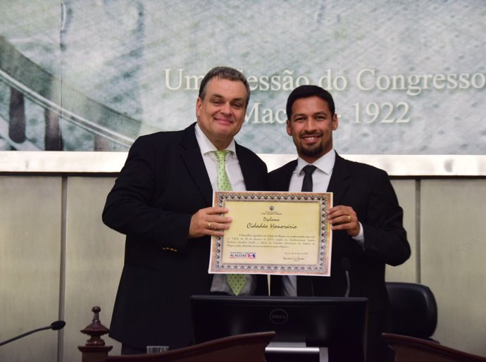 Professor Andreas Krell recebe título de cidadão alagoano em sessão na ALE