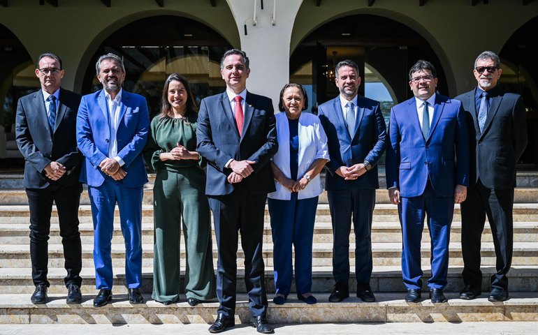  Governador se reúne com presidente do Senado para discussão sobre renegociação de dívidas 