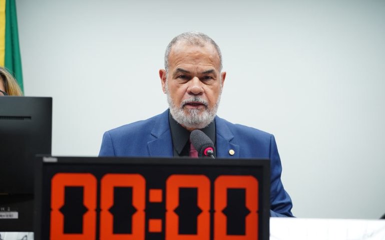 Relator deve incluir em lei prazo para plano de saúde disponibilizar tratamento a paciente com câncer