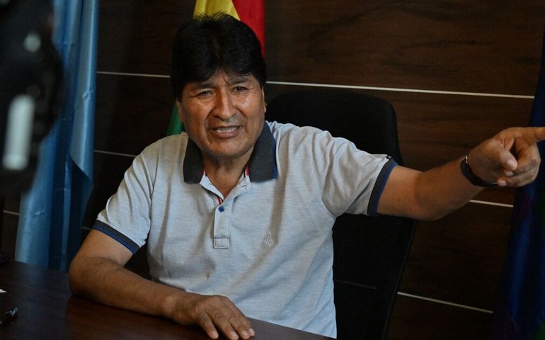 Justiça da Bolívia restitui mandado de prisão contra Evo