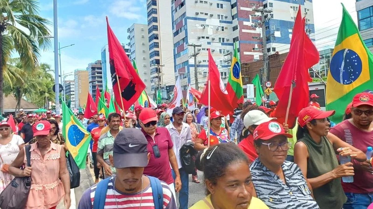Centrais sindicais promovem ato em comemoração ao 1º de Maio