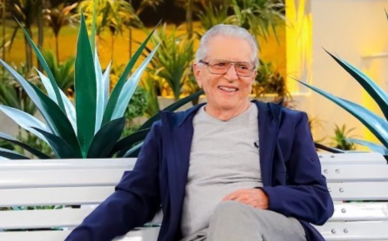 Carlos Alberto de Nóbrega é internado após acidente doméstico