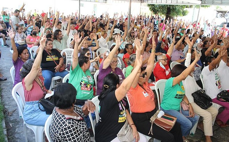 Após conversa com Ronaldo Lessa, Sinteal põe fim à greve da educação; aulas serão retomadas na 2ª