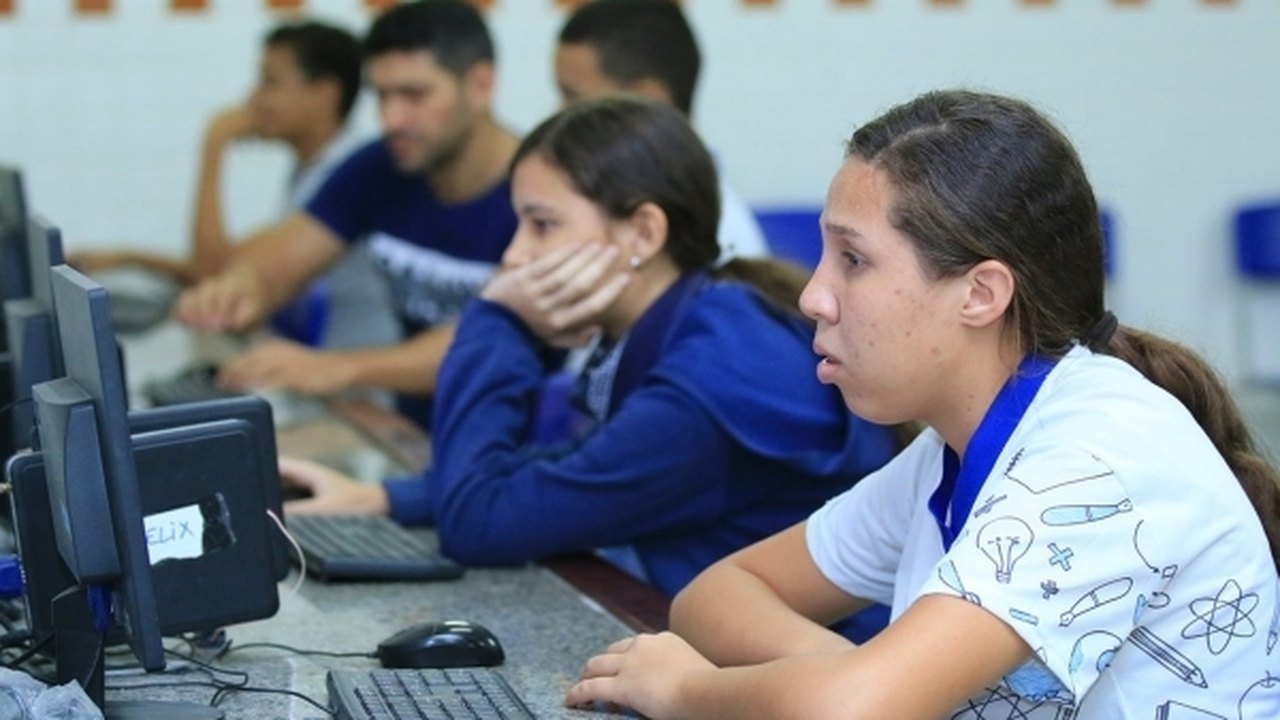 Alunos podem assistir aulas preparatórias para o Enem pela TV Educativa